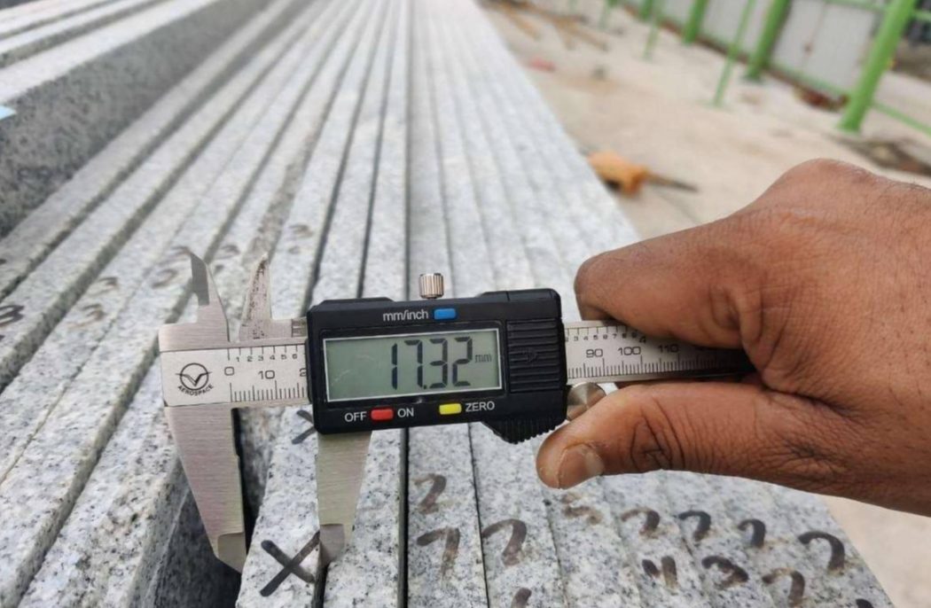 Measuring stone with digital calipers